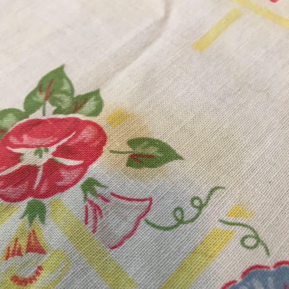 Vintage Tablecloth red, blue, yellow petunias, - Picture 3 of 6